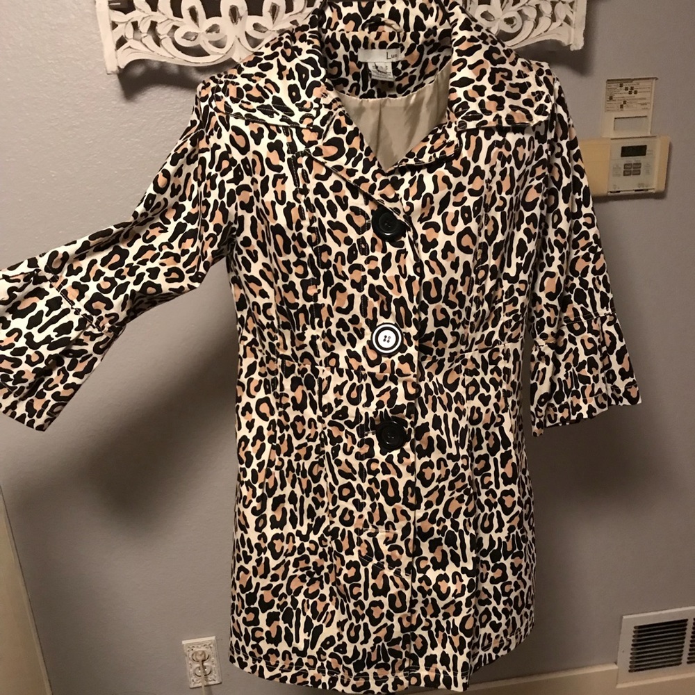 Worn 2x. Great condition! Jacket with bell sleeves